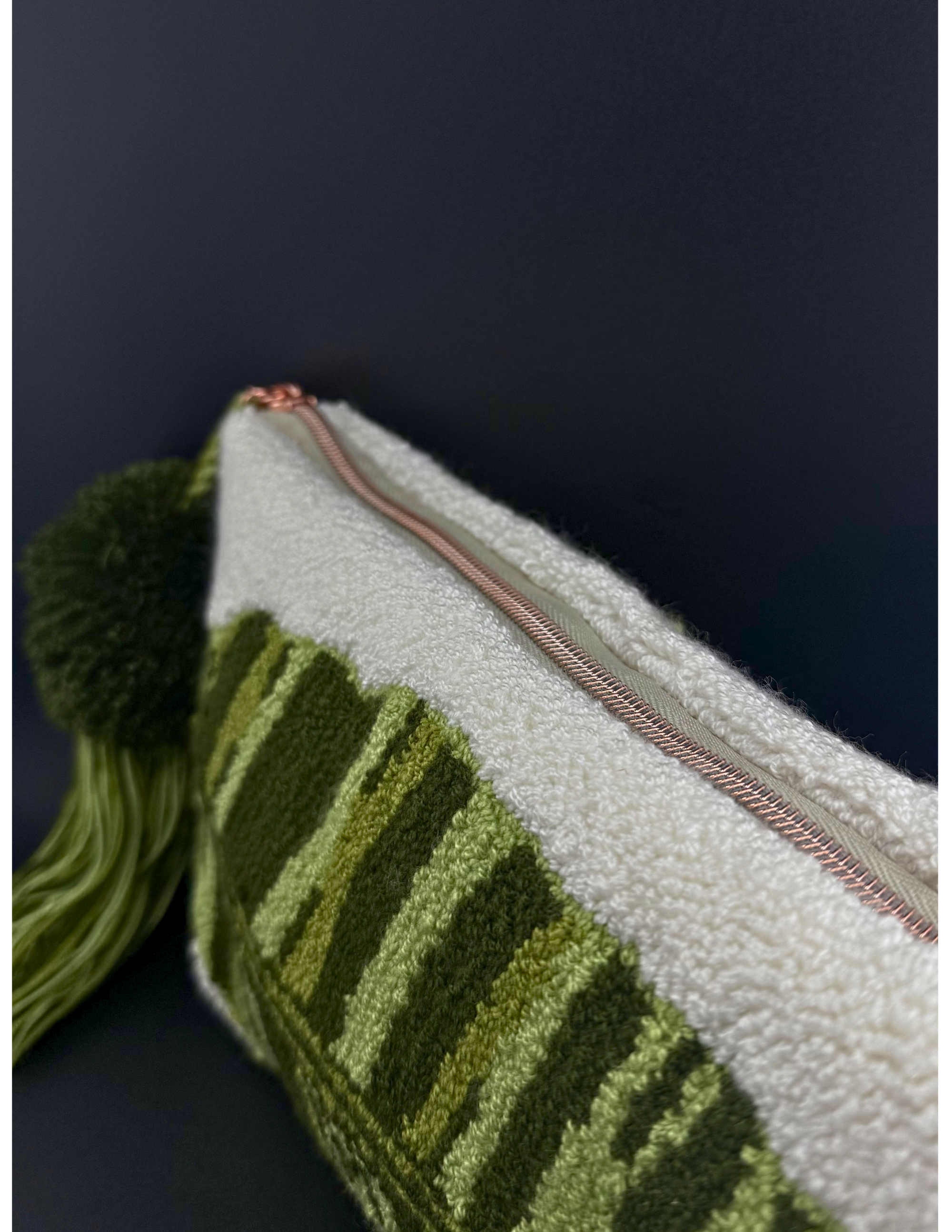 Pülaꞌana Wayuu Clutch